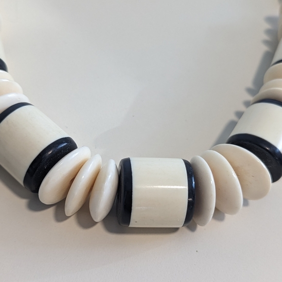 Vintage Monies Avant Garde Chunky Carved Bone Necklace with Interlocking Clasp - Picture 4 of 5